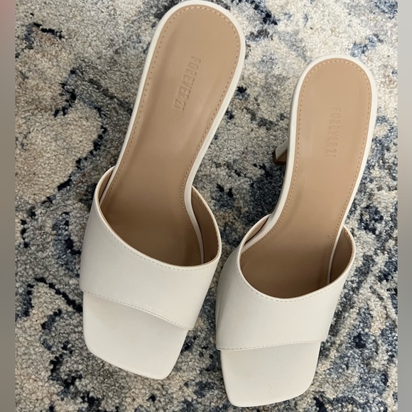 Like new white heeled sandals - Picture 2 of 9